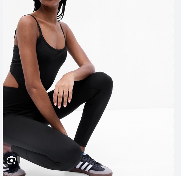 GapFit Recycled Power One-Piece Bodysuit. New with tags - Picture 3 of 5